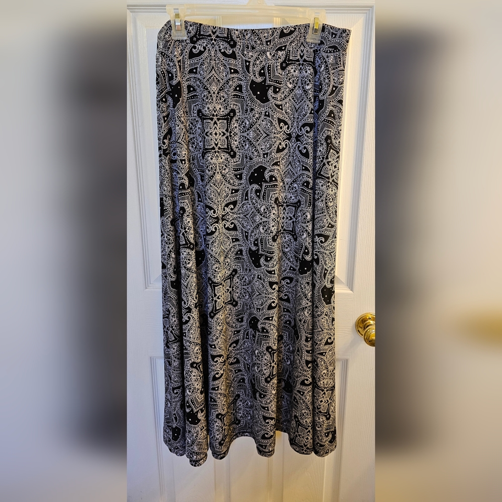 Cato size L black and white mandala and paisley maxi skirt
